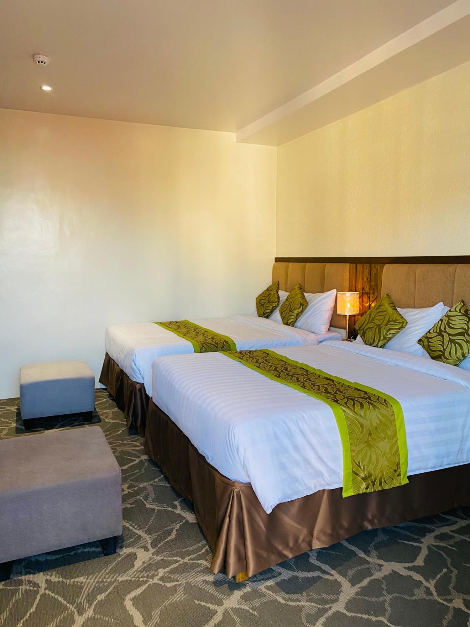 Maxi Hotel And Event Center Tagbilaran Exterior foto