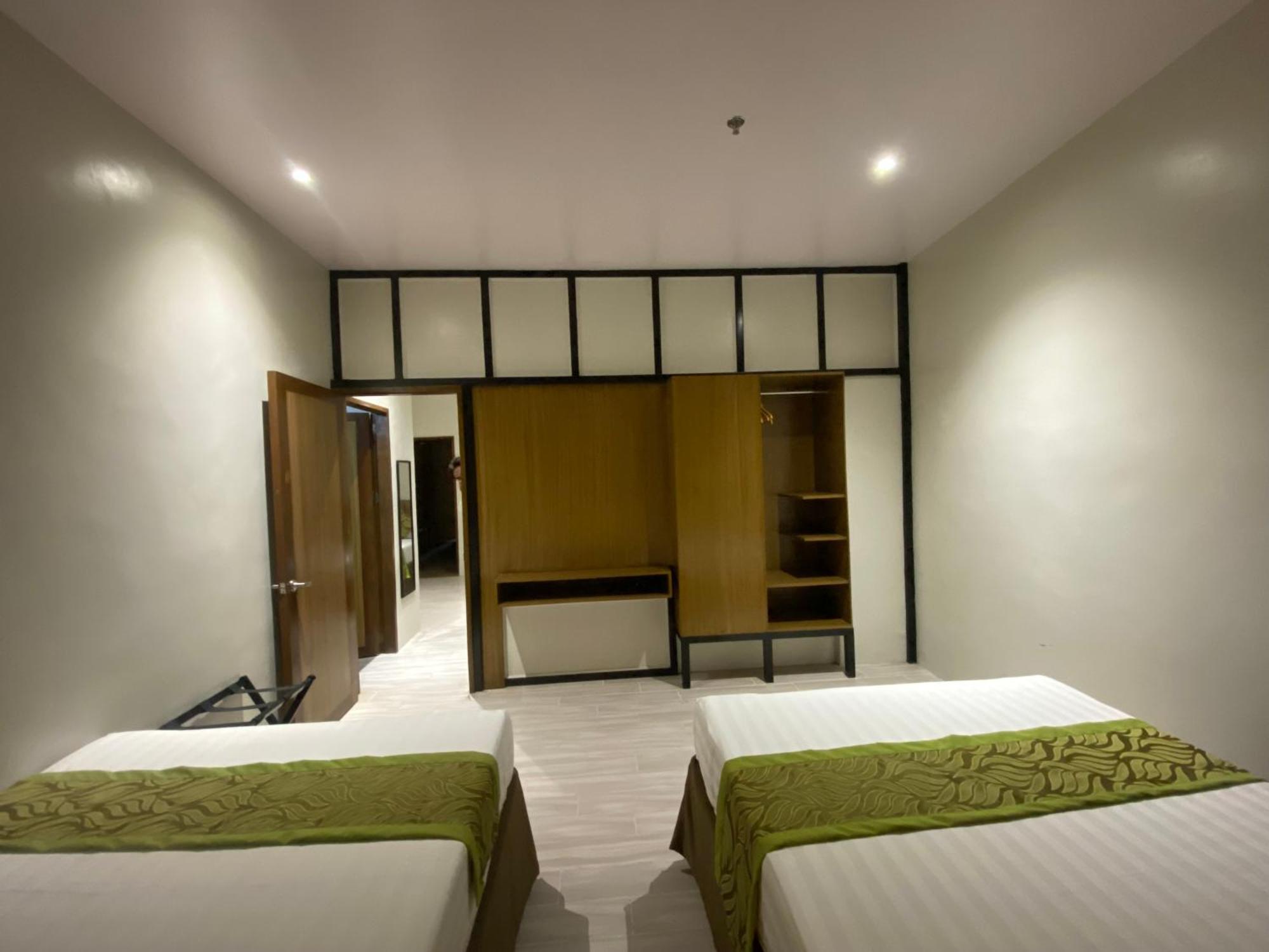 Maxi Hotel And Event Center Tagbilaran Exterior foto
