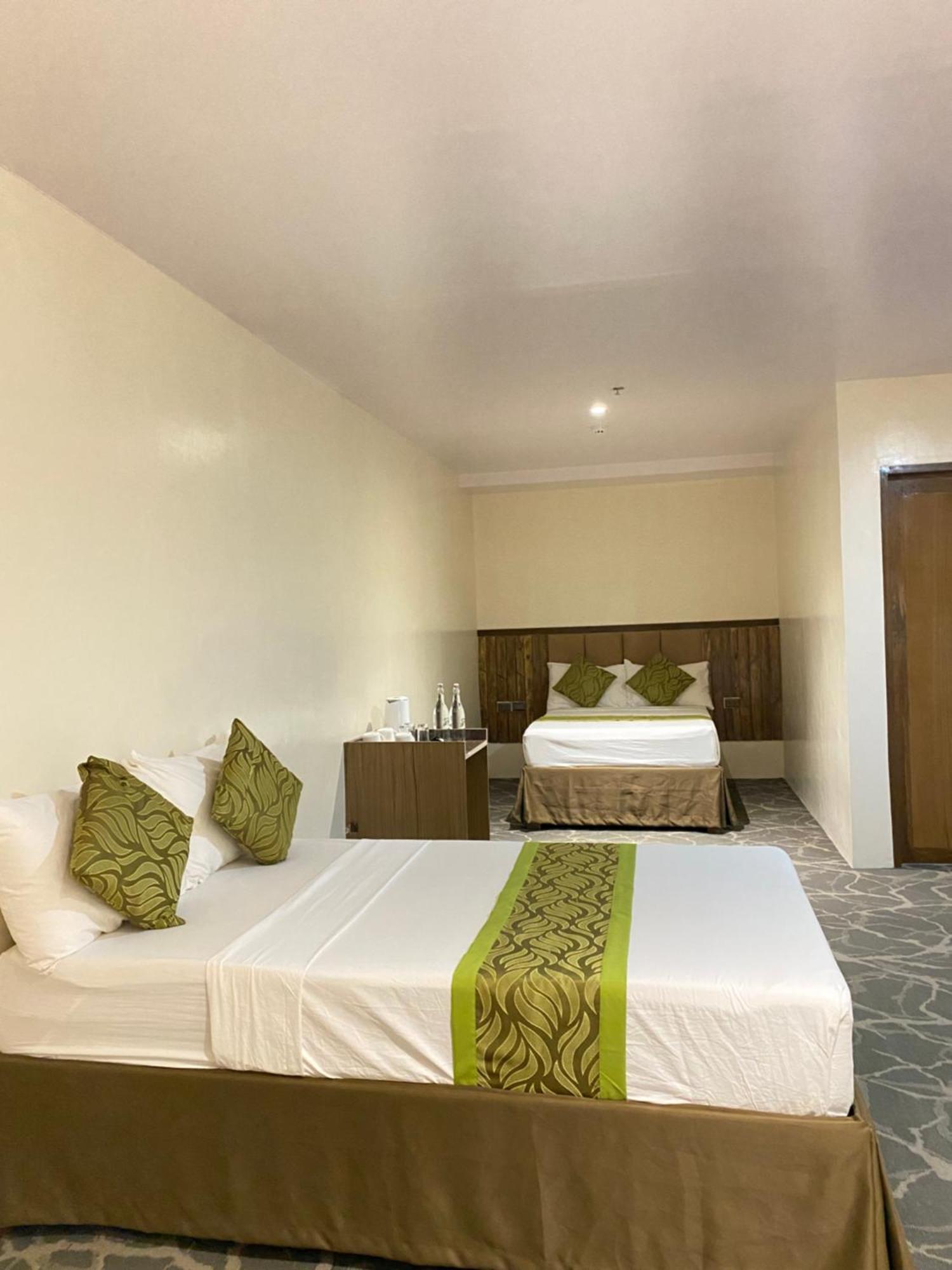 Maxi Hotel And Event Center Tagbilaran Exterior foto